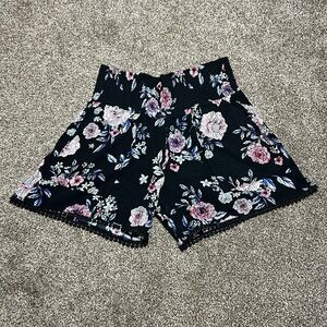 Three Dots high waisted floral flowy thick waistband stretch dress-up shorts